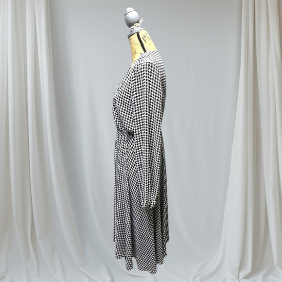 113 - Suzy Shier Dress - Picture 4 of 12